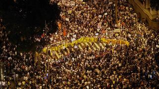 Continúan protestas multitudinarias en brasil