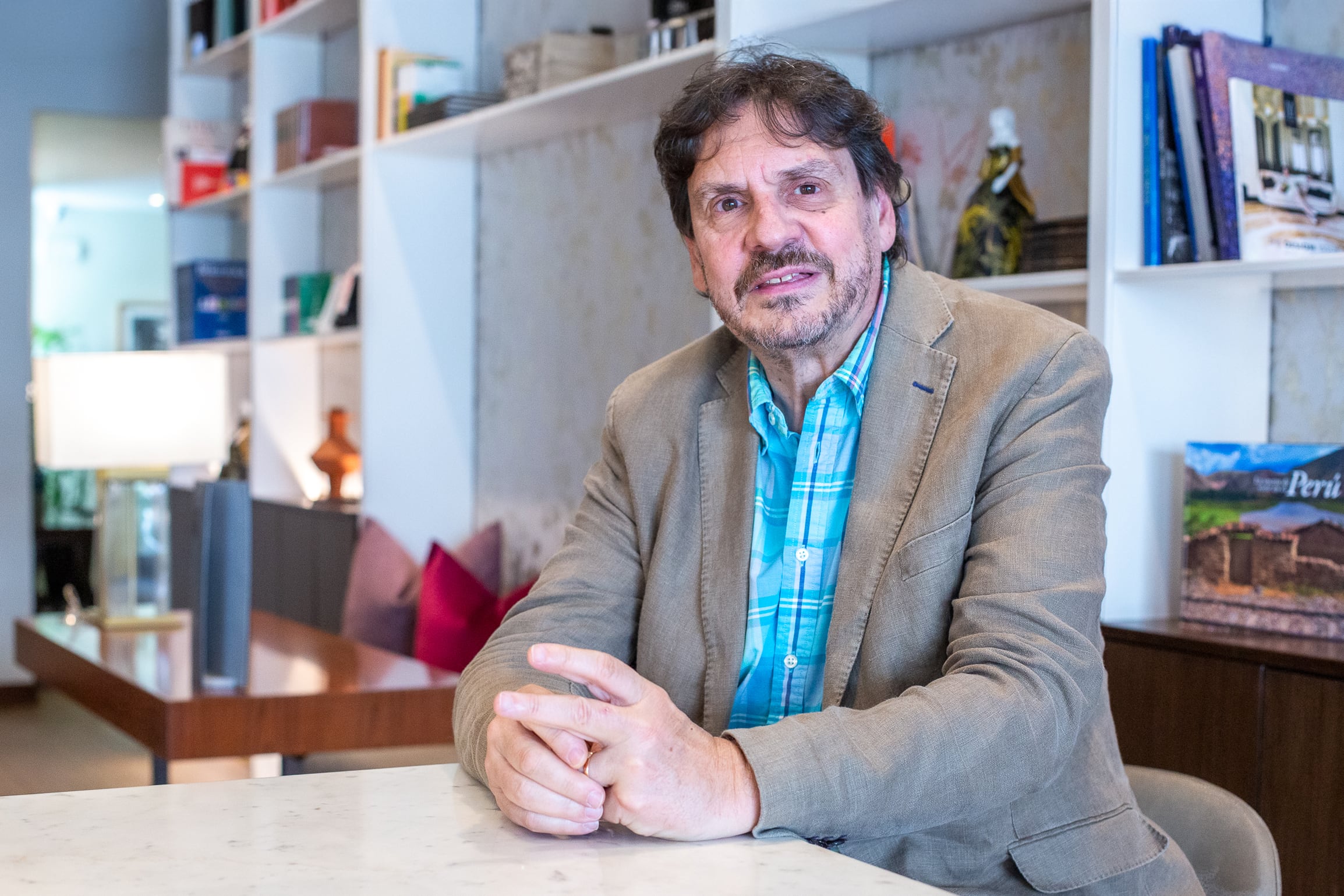 "Conspiración en Londres" es la novela que presentó en LIma el esscritor e historiador argentino Felipe Pigna.
(Foto: Fernando Sangama / @photo.gec)