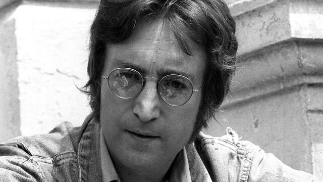 The Beatles: Venden en 35 mil dólares mechón de pelo de John Lennon