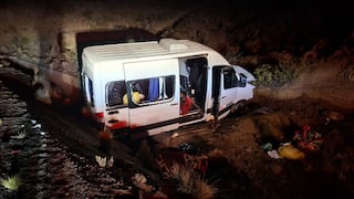 Miniván despista en ruta Puno a Moquegua y deja un muerto y varios heridos