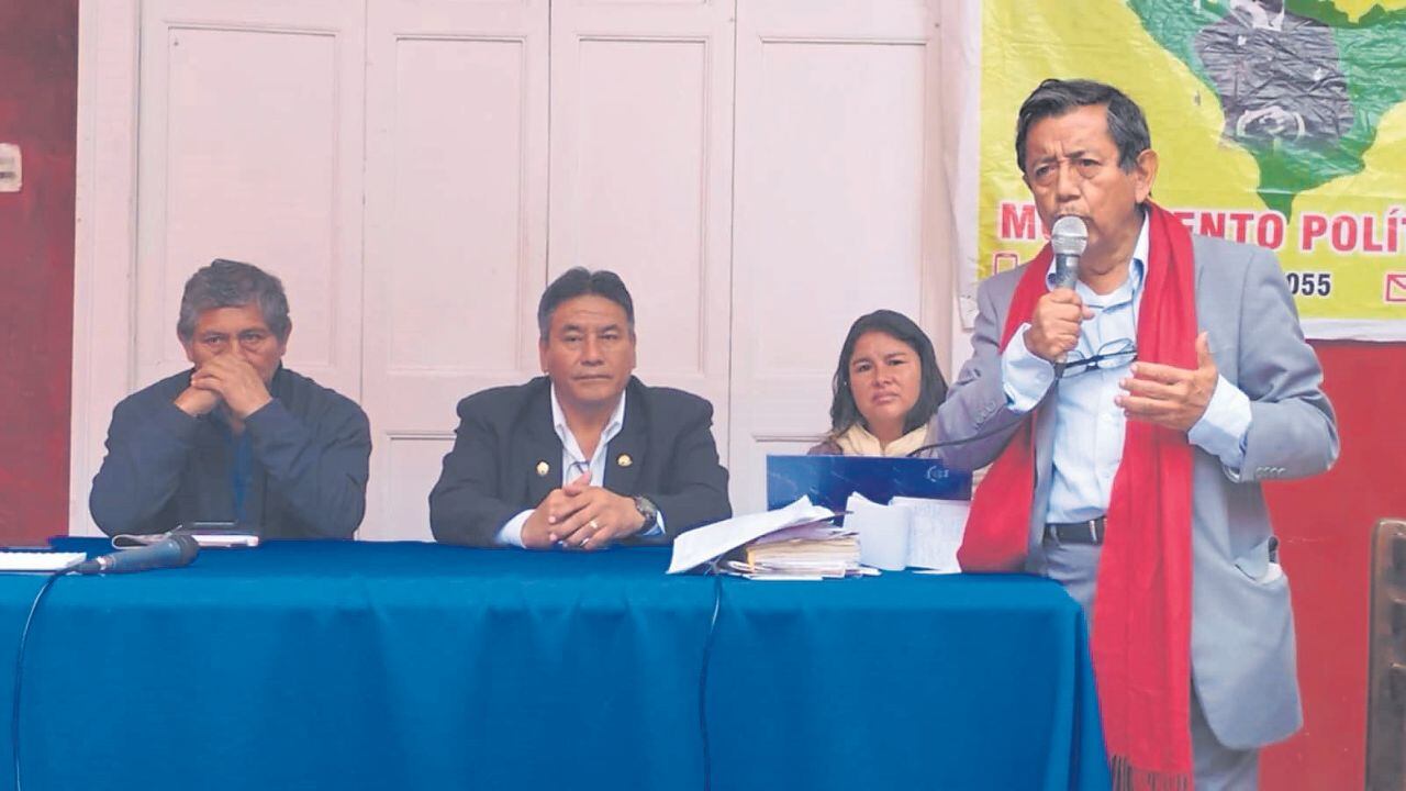 Promotor de la revocatoria, Wilfredo Díaz, dice que a diario lo llaman y le envían mensajes en donde le dicen que deje de “ocuparse” del proceso y mantenga la “calma”.