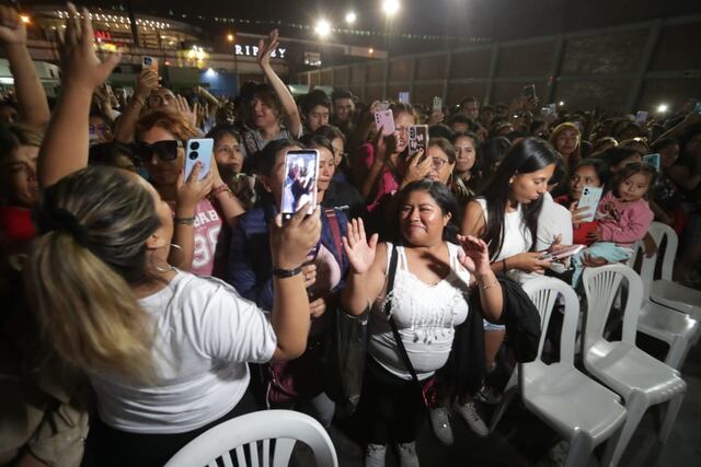 Fanáticos le dan el último adiós a la ‘Muñequita Milly’ en emotivo velorio en Ate FOTO:  Alessandro Currarino / @photo.gec
