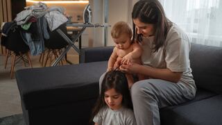 Peruanas trabajan tres veces más sin paga, descansan menos y siguen rezagadas en la economía