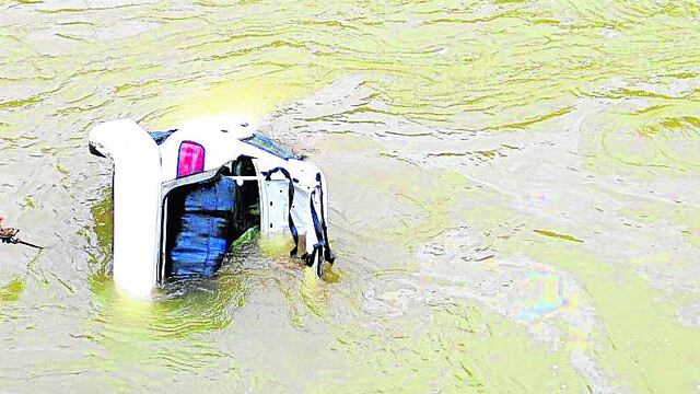 Jauja: Río ​Mantaro se traga auto con cuatro pasajeros