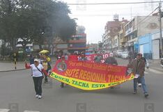 Docentes del SUTE bloquean carretera Puno–Juliaca por demandas salariales