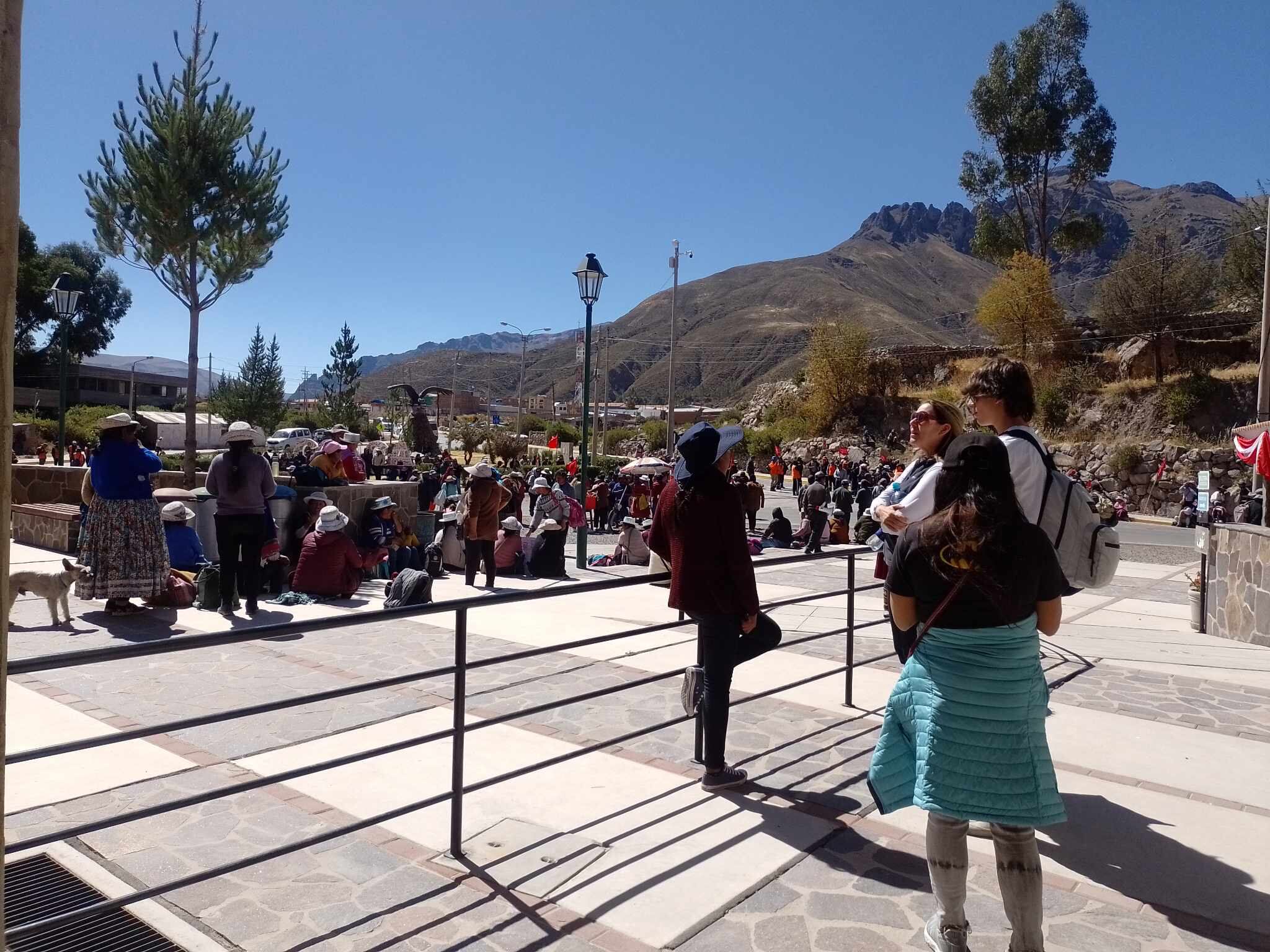 Visitantes varados por protestas en el Colca. Foto: Brigitte Colque.