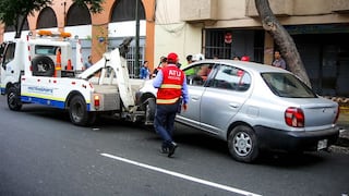 25 vehículos entre combis y ‘taxis colectivos’ fueron enviados al depósito durante operativos