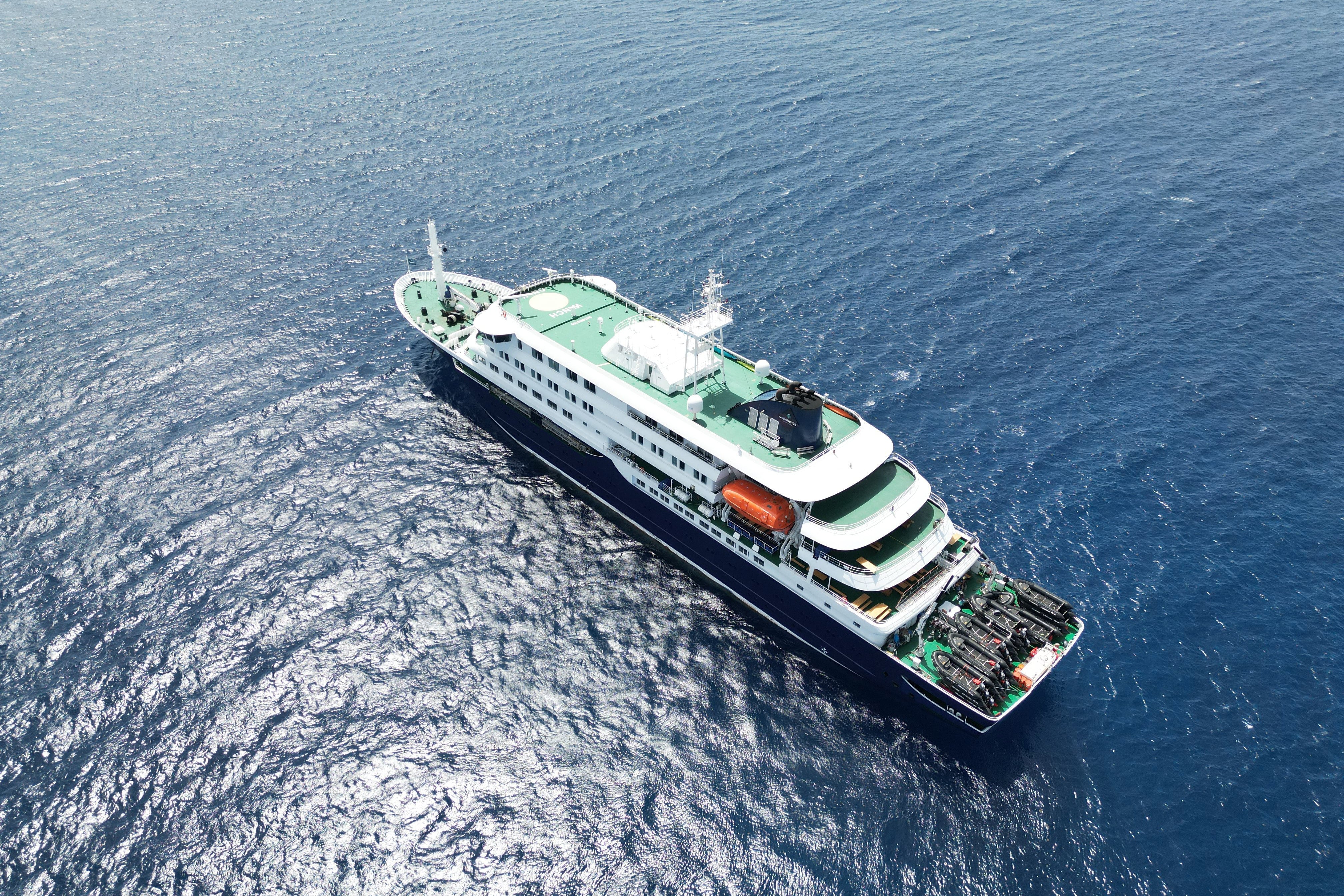El director general de la OMS afirmó que el riesgo mundial es bajo pese a la muerte de tres pasajeros en un crucero que permanece frente a Cabo Verde. (Foto: AFP).