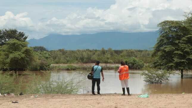 El hombre acudió al río junto a un grupo de amigos para refrescarse de las intensas temperaturas que se registran en Piura. Sus amigos lo rescataron, pero llegó cadáver al hospital