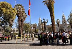 Así se vivió el izamiento del Pabellón Nacional y desfile en la Plaza de Armas de Arequipa (VIDEO)