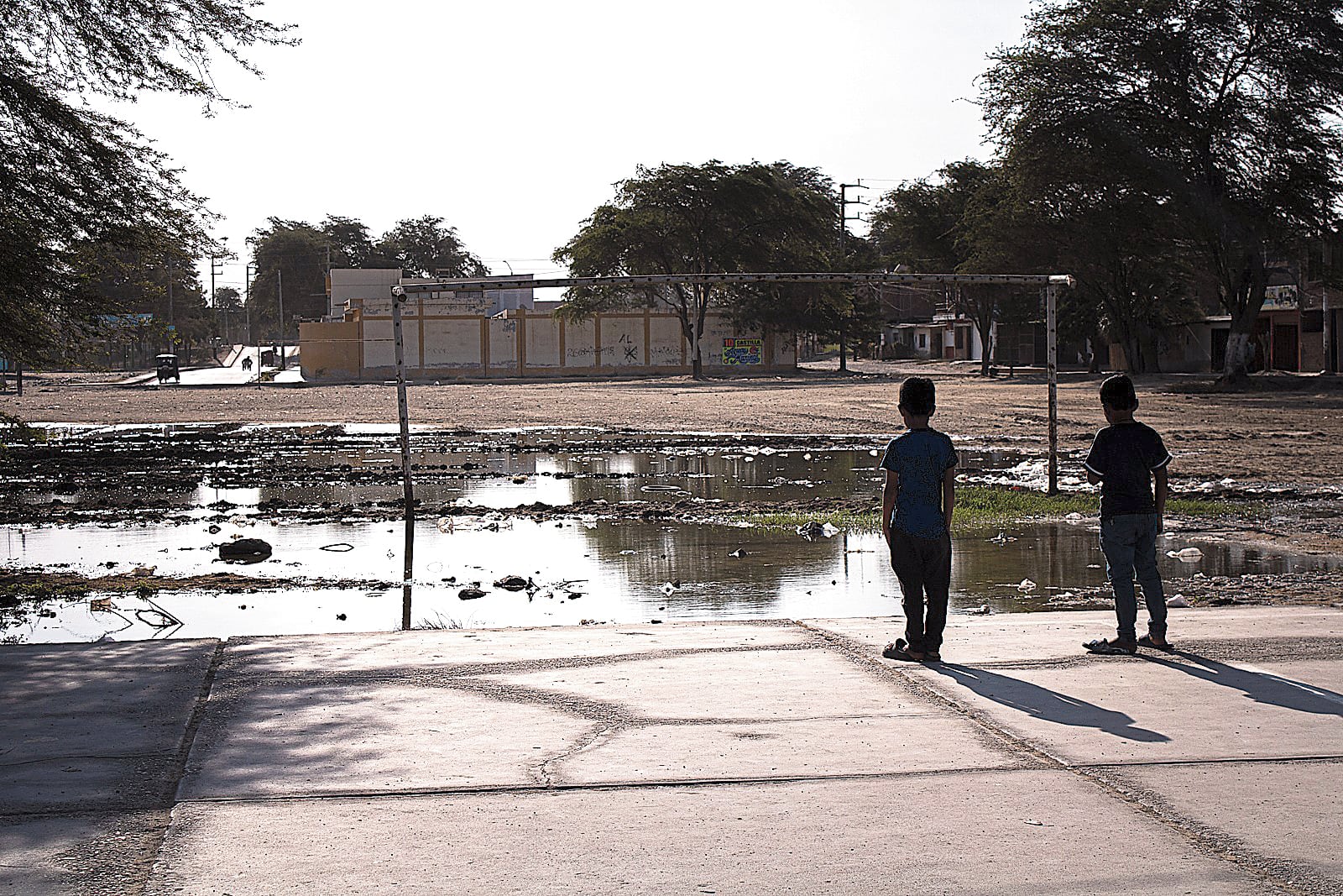 El coordinador de redes en la empresa de saneamiento EPS Grau, Víctor Montero, afirma que aproximadamente 2 500 kilómetros de alcantarillado tienen más de dos décadas de existencia y necesitan ser reemplazadas