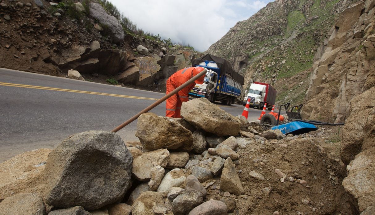 El mantenimiento de vías es urgente para evitar el bloqueo del tránsito vehicular por efecto e El Niño. (Foto: GEC)