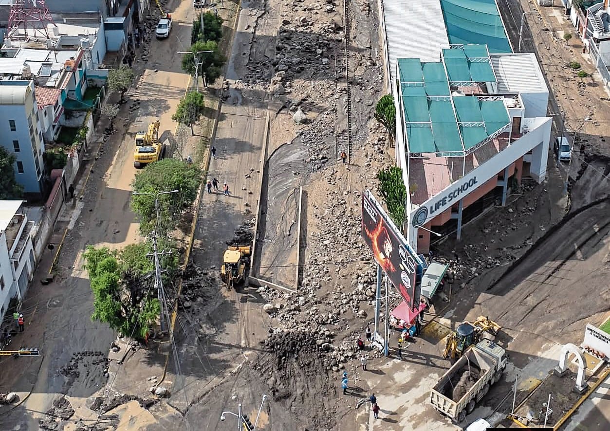 Cauce de la torrentera El Chullo cubierto por el lodo. Foto: MPA.