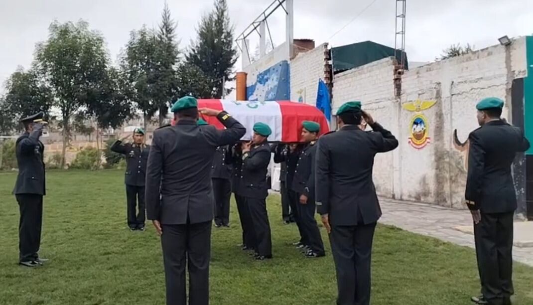 Compañeros del suboficial le rindieron un homenaje. (Foto: Difusión)
