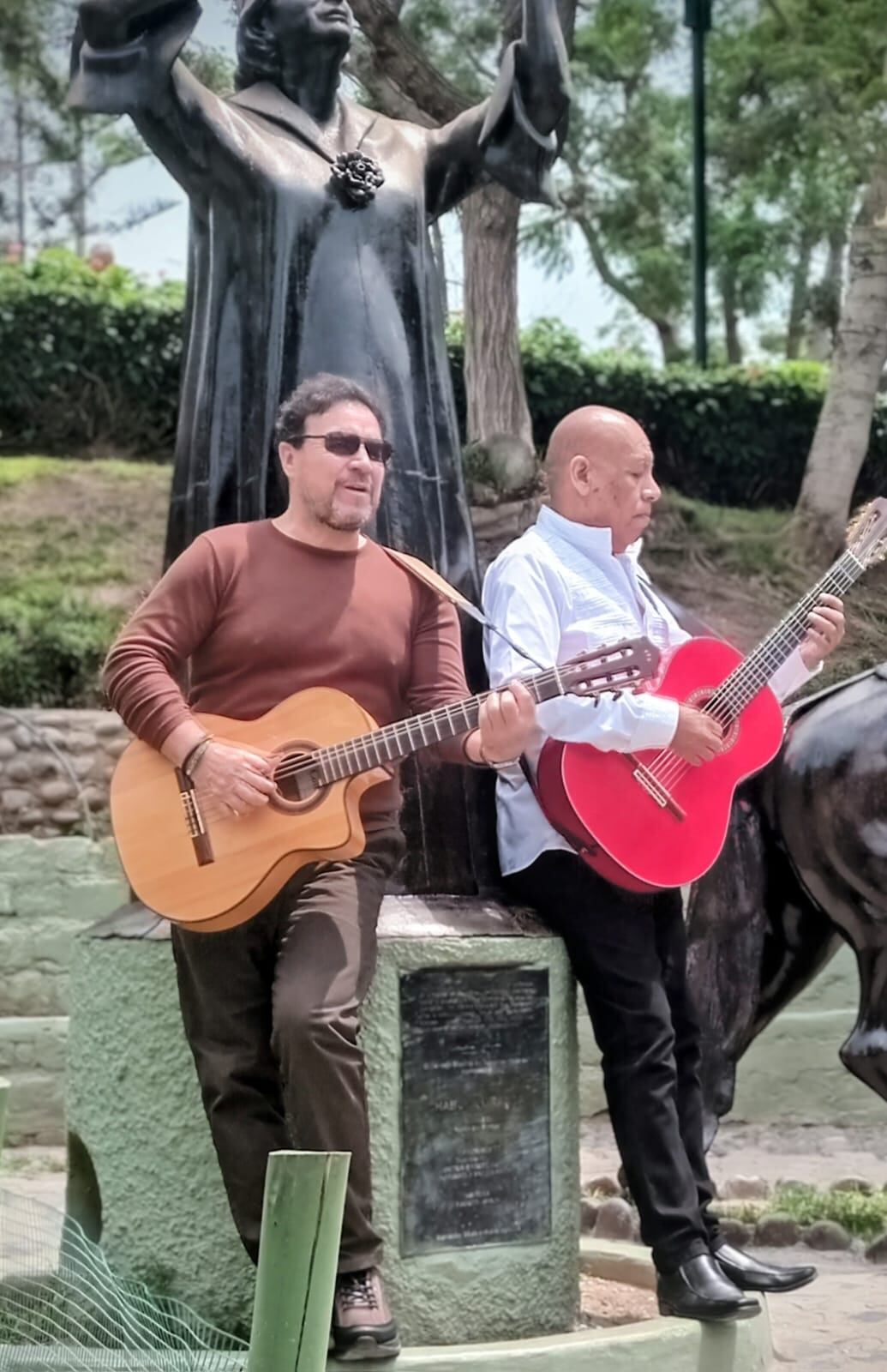 Él maestro Óscar Cavero se involucró en el proyecto musical que le propuso Julio Andrade.