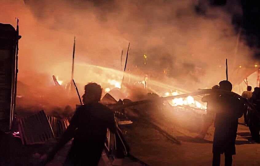 Un puesto en Sechura quedó reducido a cenizas, mientras que en Paita, cuatro casas fueron consumidas por el fuego