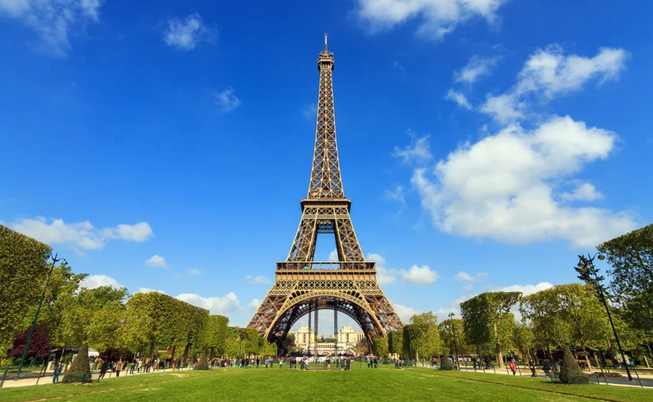 La alcaldesa de París, Anne Hidalgo, reiteró “su apoyo total al pueblo de Israel que llora a sus muertos y que se enfrenta aún hoy a un ataque terrorista de Hamás”.