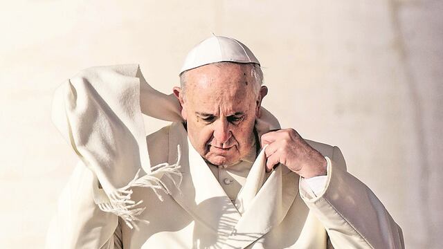 Papa Francisco defiende a obispo y afirma: "no se dejen llevar por los zurdos" (VIDEO)