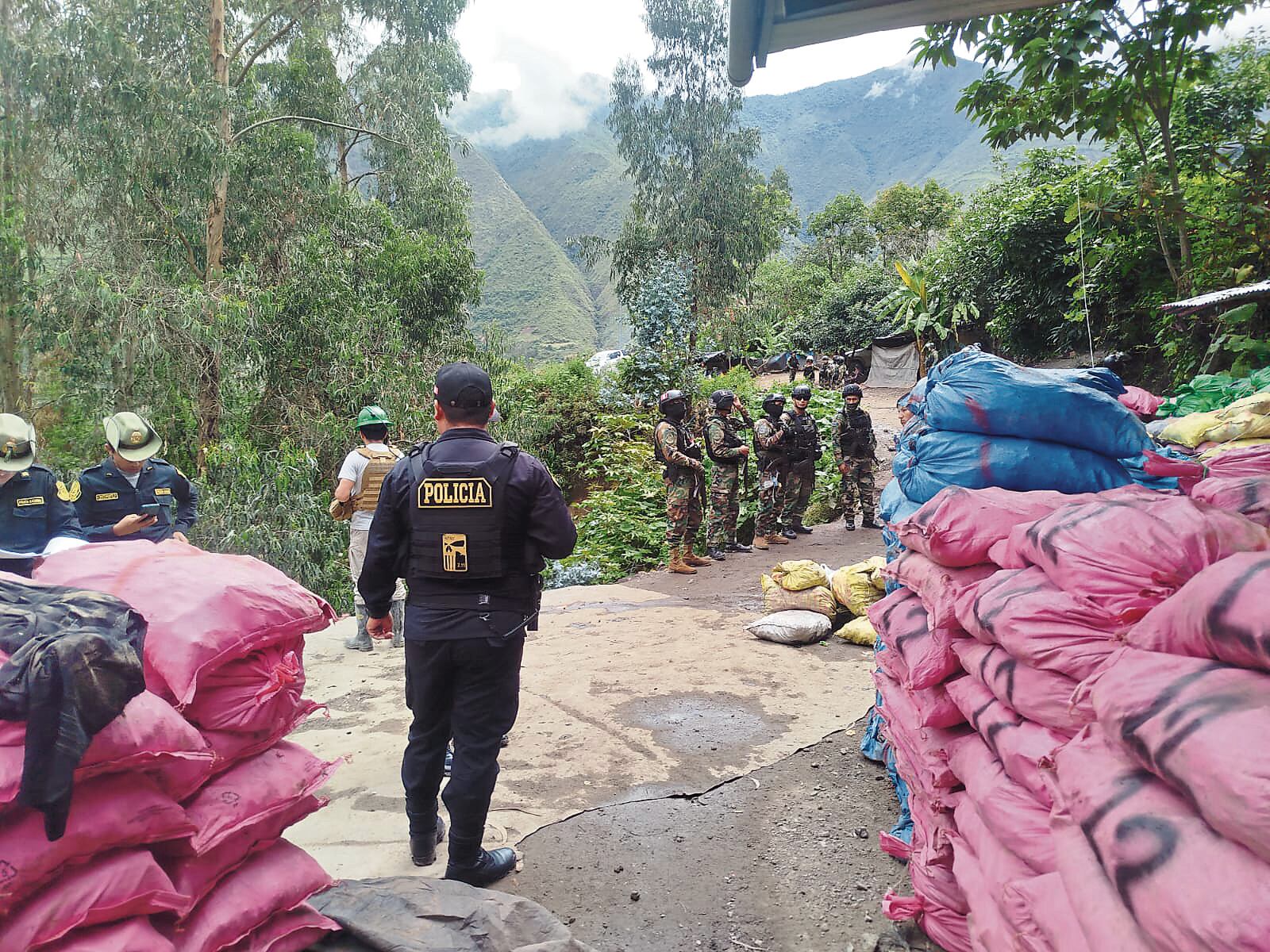 Ronderos solicitan que se derogue el decreto que suspende las actividades mineras por 30 días en esa provincia. Este 24 de mayo tendrán una asamblea para conformar un frente de lucha que se encargará de coordinar un paro indefinido, en caso el Gobierno no acepte su pedido. Hoy marcharán en Trujillo para exigir seguridad.