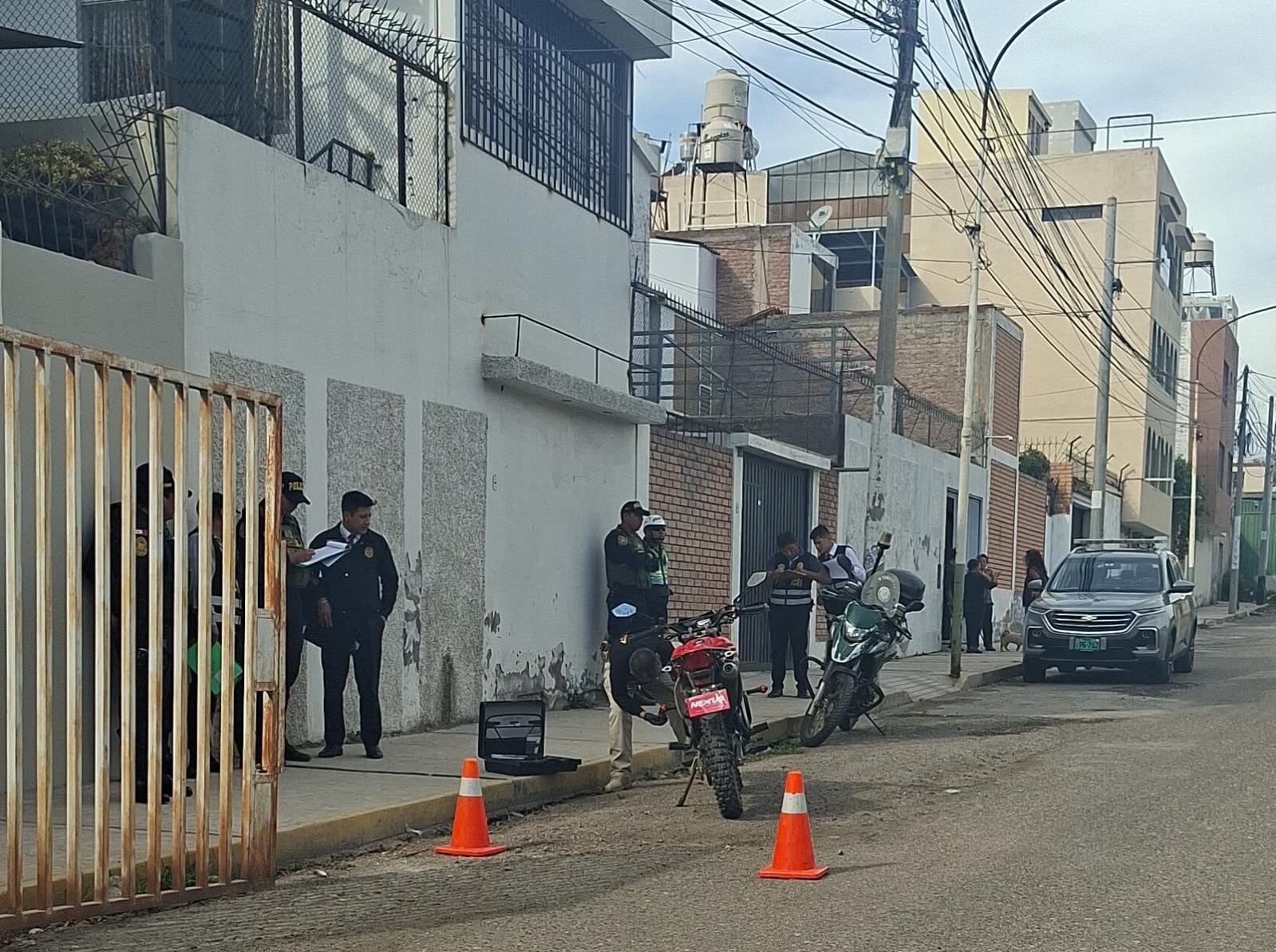 Ladrones usaron una motocicleta la cual abandonaron cerca al parque Ccorito