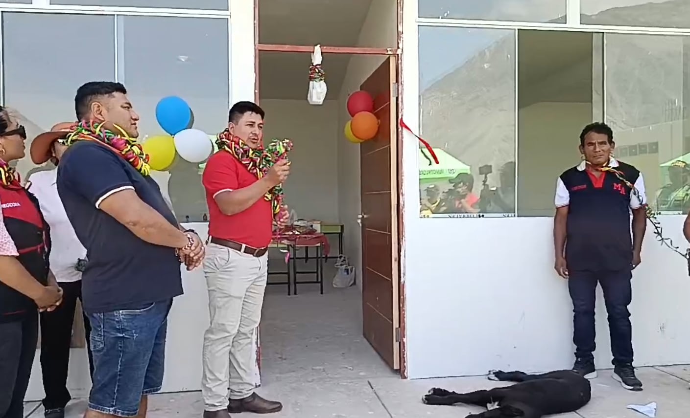 Inauguran colegio en Mariano Nicolás Valcárcel sin contar con los servicios higiénicos