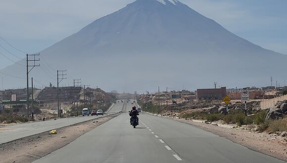 Autopista Arequipa - La Joya es un peligro para pobladores. (Foto: GEC)
