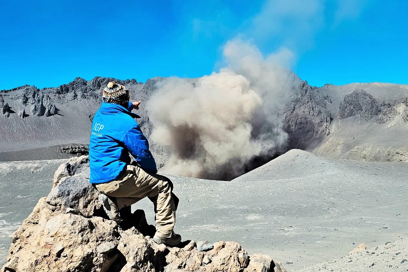 Monitorean actividad en volcán Ubinas. Foto: IGP.