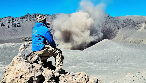 Monitorean actividad en volcán Ubinas. Foto: IGP.