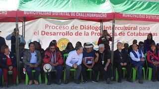 ​Las Bambas: pifiaron a congresista Dalmiro Palomino durante diálogo en Challhuahuacho