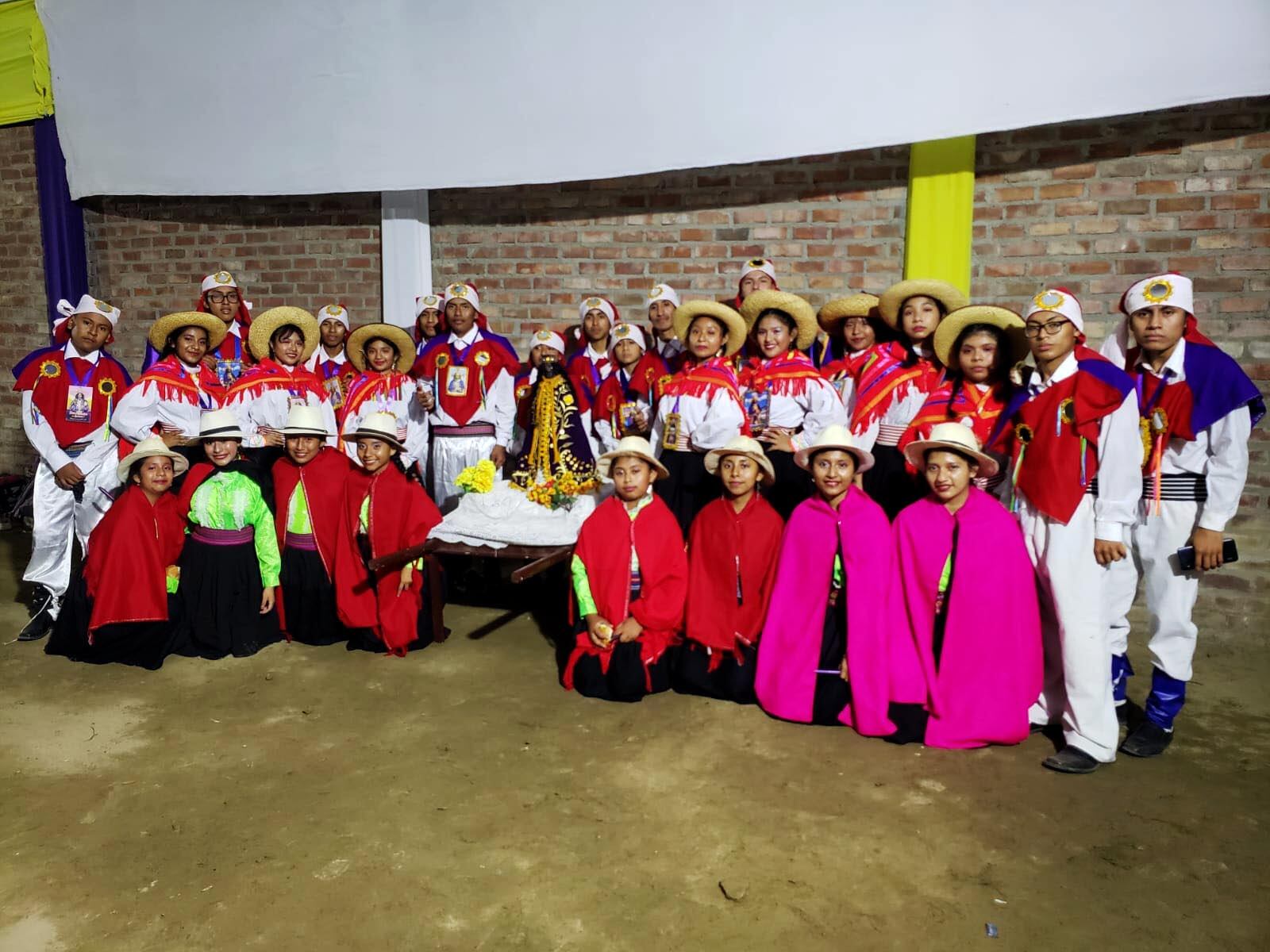Agrupación folclórica “El arte de danzar” celebra sus Bodas de Granito en Catacaos,