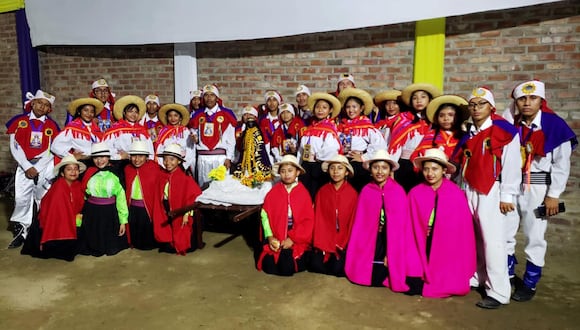Agrupación folclórica “El arte de danzar” celebra sus Bodas de Granito en Catacaos,