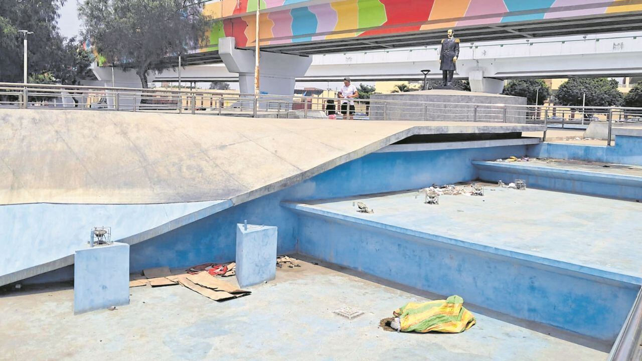 Regidor califica esta situación como un “grave descuido” de la gestión de Mario Reyna. En tanto, gerente del Segat dijo que inmediatamente limpiarán la zona.