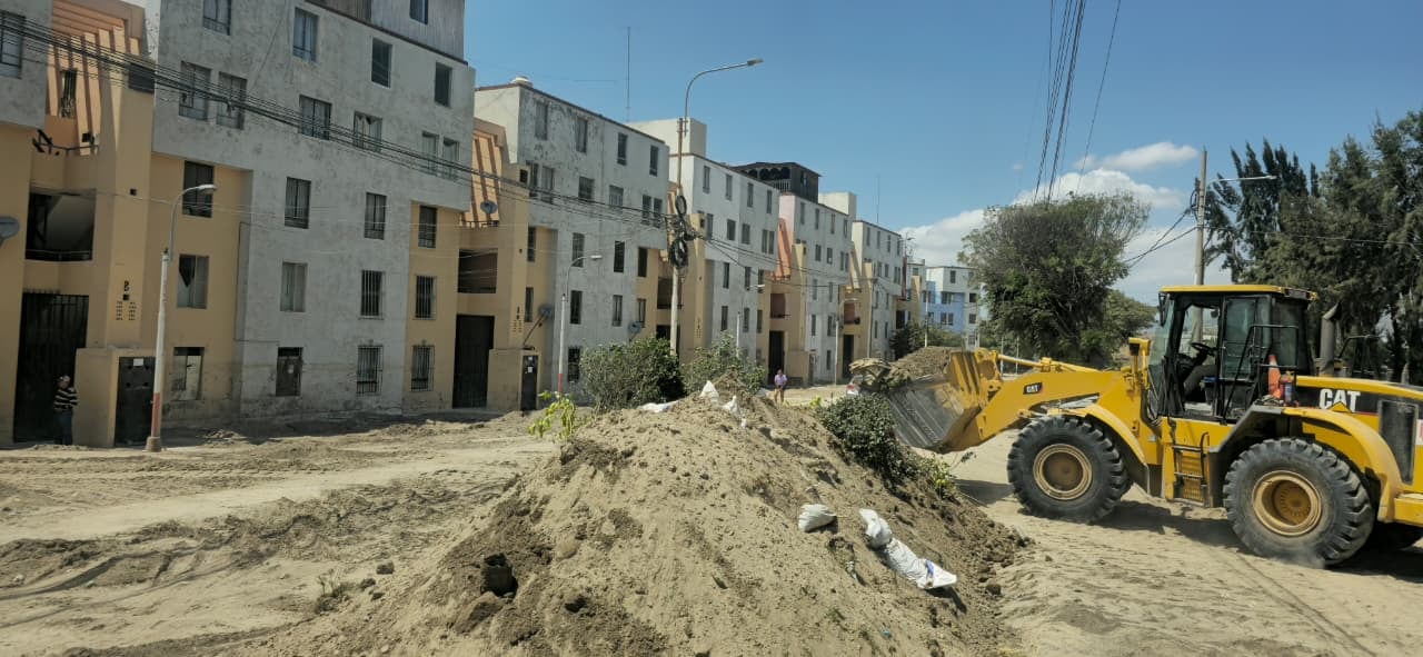 Complejo habitacional Flora Tristán (Arequipa) sigue sepultado en escombros. (Foto: Omar Cruz/@photo.gec)