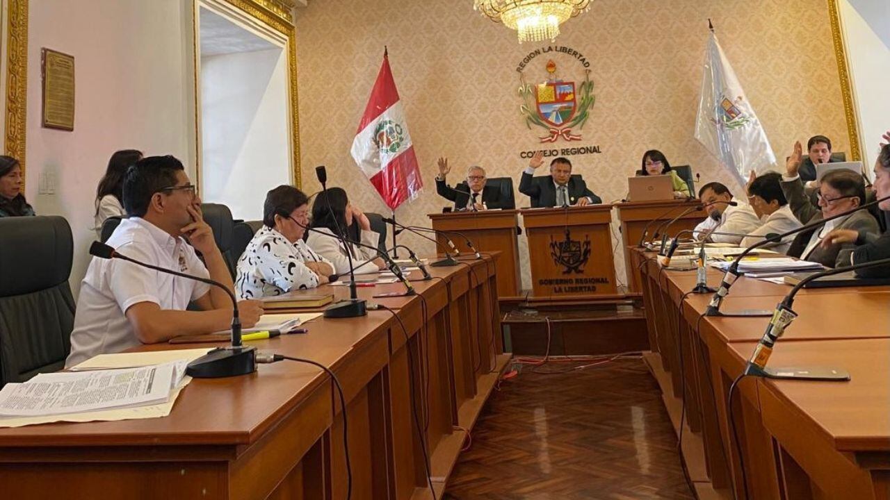 La consejera de APP Irma Ávalos reveló que se reunirán con asesores para determinar si votaron bien o se vulneró Ley Orgánica de Gobiernos Regionales. Para el vocero de la bancada de Trabajo más Trabajo, Robert de la Cruz, es cuestionable que algunos de sus colegas emitan un voto sin conocer del tema.