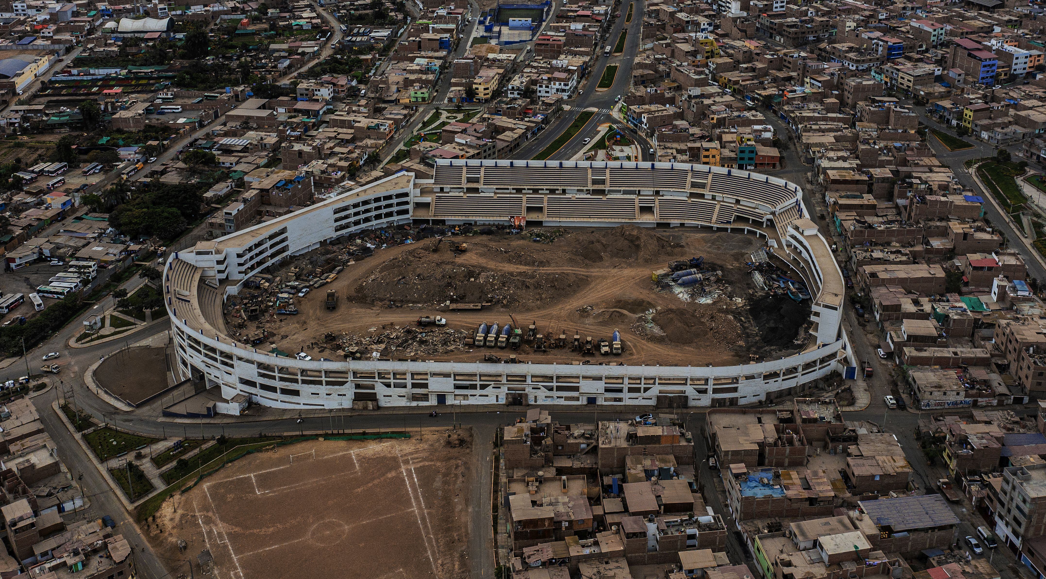 El proyecto de un complejo deportivo “de talla internacional” en Chorrillos quedó inconcluso tras más de una década. Hoy funciona como depósito municipal mientras una consultoría define si es viable rescatar la inversión. (Foto: Fotos: Julio Reaño/@photo.gec)