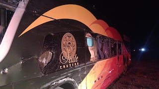 Arequipa: Choque de bus interprovincial con furgón deja a conductor muerto