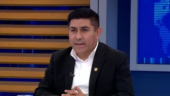 El congresista afirmó que las fórmulas en competencia representan lo mismo y no proponen un cambio real en el Parlamento.