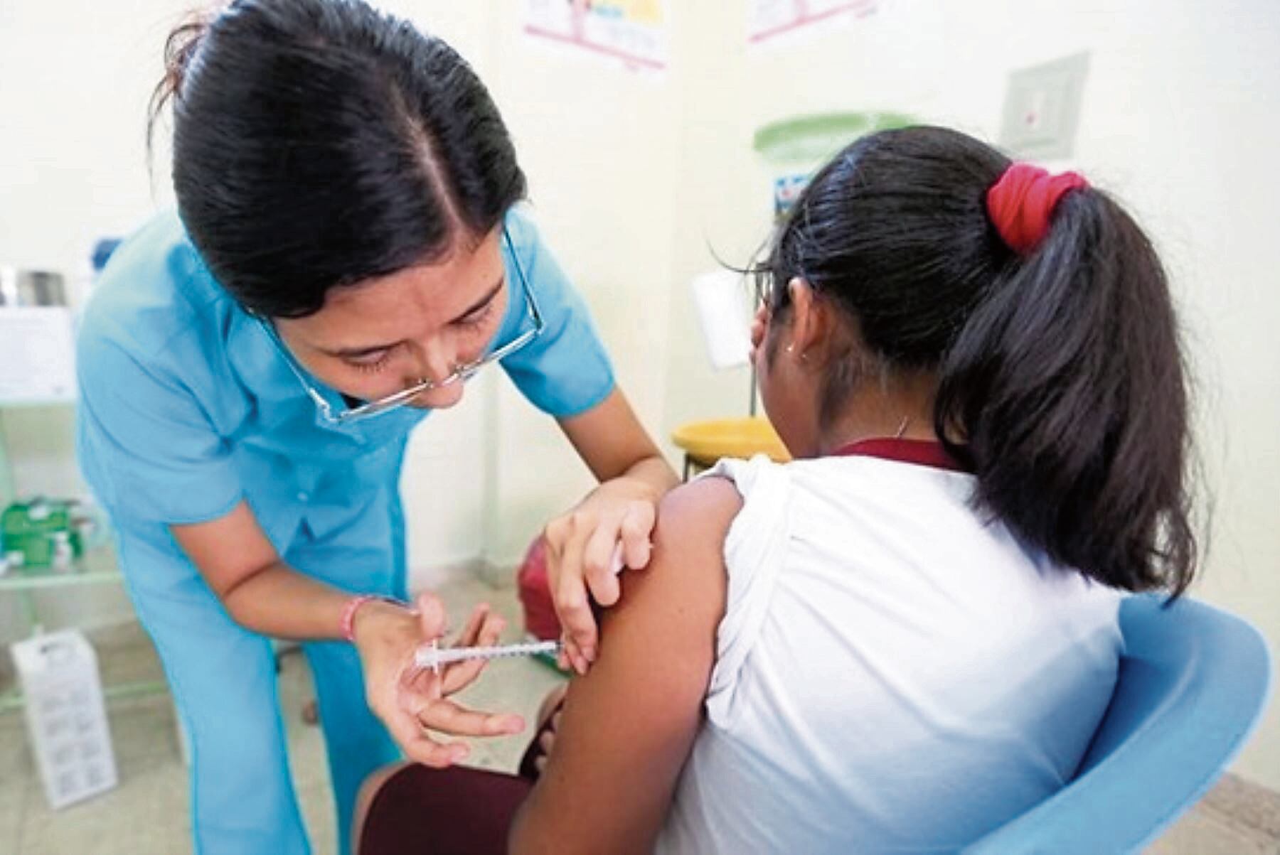 Vacuna a los menores de edad en Arequipa. Foto: GEC.
