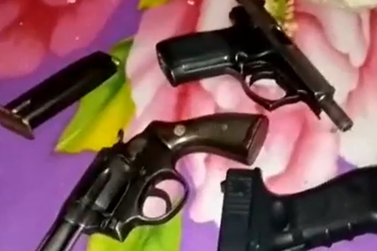 De acuerdo con lo reportado, los asistentes estaban bajo un toldo blanco y negro cuando fueron sorprendidos por sujetos armados que abrieron fuego en repetidas ocasiones contra los presentes. IMAGEN REFERENCIAL (Foto: Captura/América Noticias)