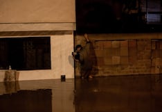 Fuerte lluvia genera aniegos y afecta calles de Villa El Salvador, VMT y Chorrillos