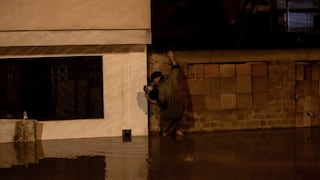 Fuerte lluvia genera aniegos y afecta calles de Villa El Salvador, Villa María del Triunfo y Chorrillos