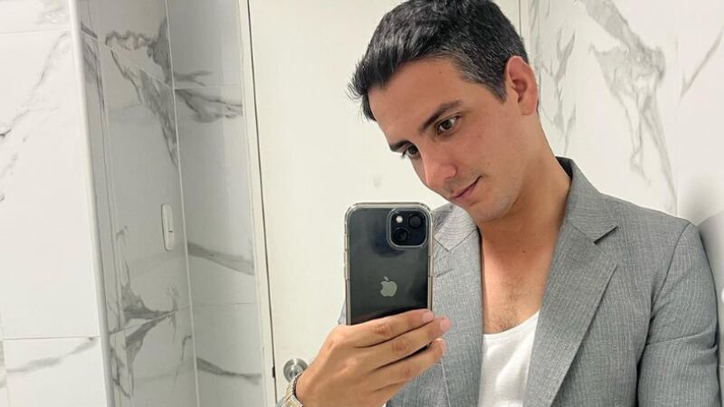 “Cuando salí de Combate y estaba buscando trabajo, unos hermanos que tienen un salón de belleza, a buen entendedor, pocas palabras, iban al programa concurso ‘Todo o nada’, les pregunté si les podía manejar sus redes sociales”, comenzó relatando Álvaro Pérez.