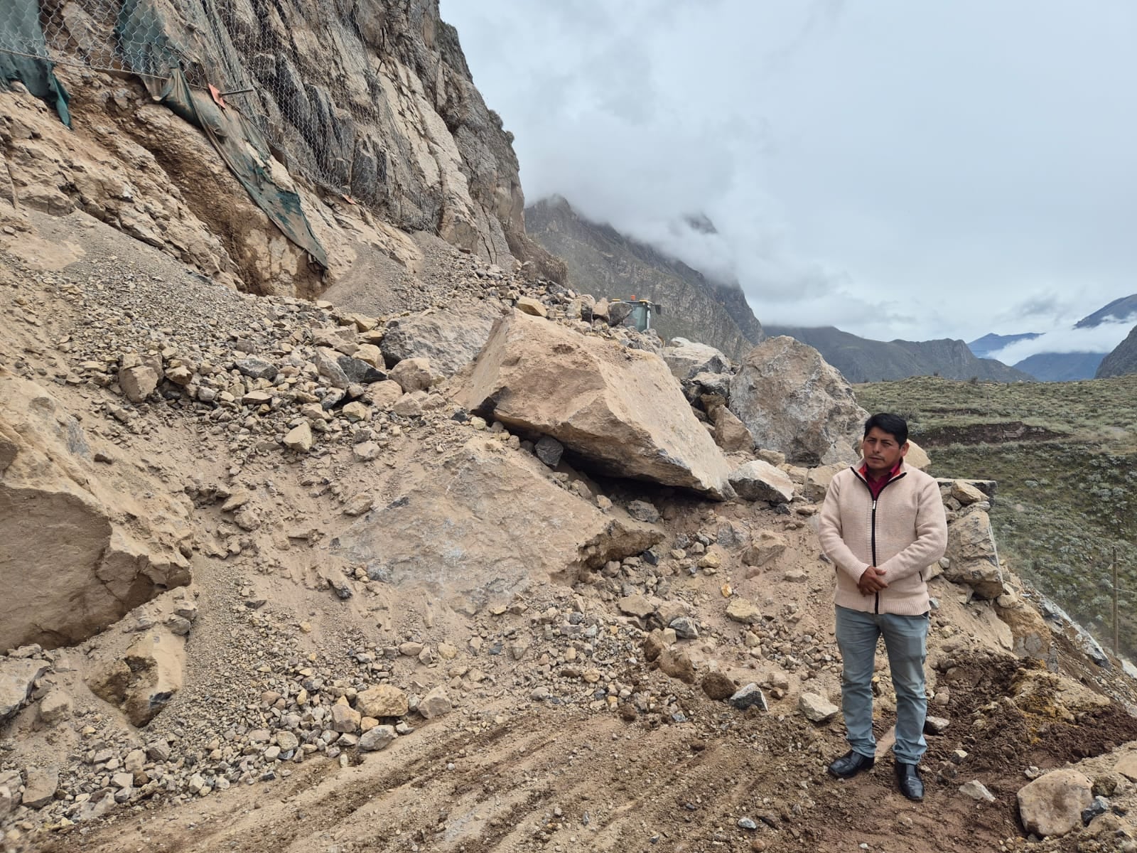 Derrumbe de rocas y tierra en Pampamarca, La Unión, debido a intensas lluvias. Foto: Municipalidad de Pampamarca.