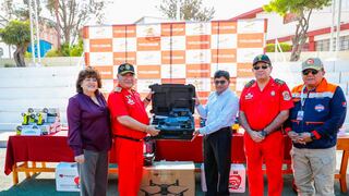 Entrega de equipos al cuerpo general de bomberos voluntarios del Perú en Arequipa