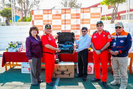 Entrega de equipos al cuerpo general de bomberos voluntarios del Perú en Arequipa