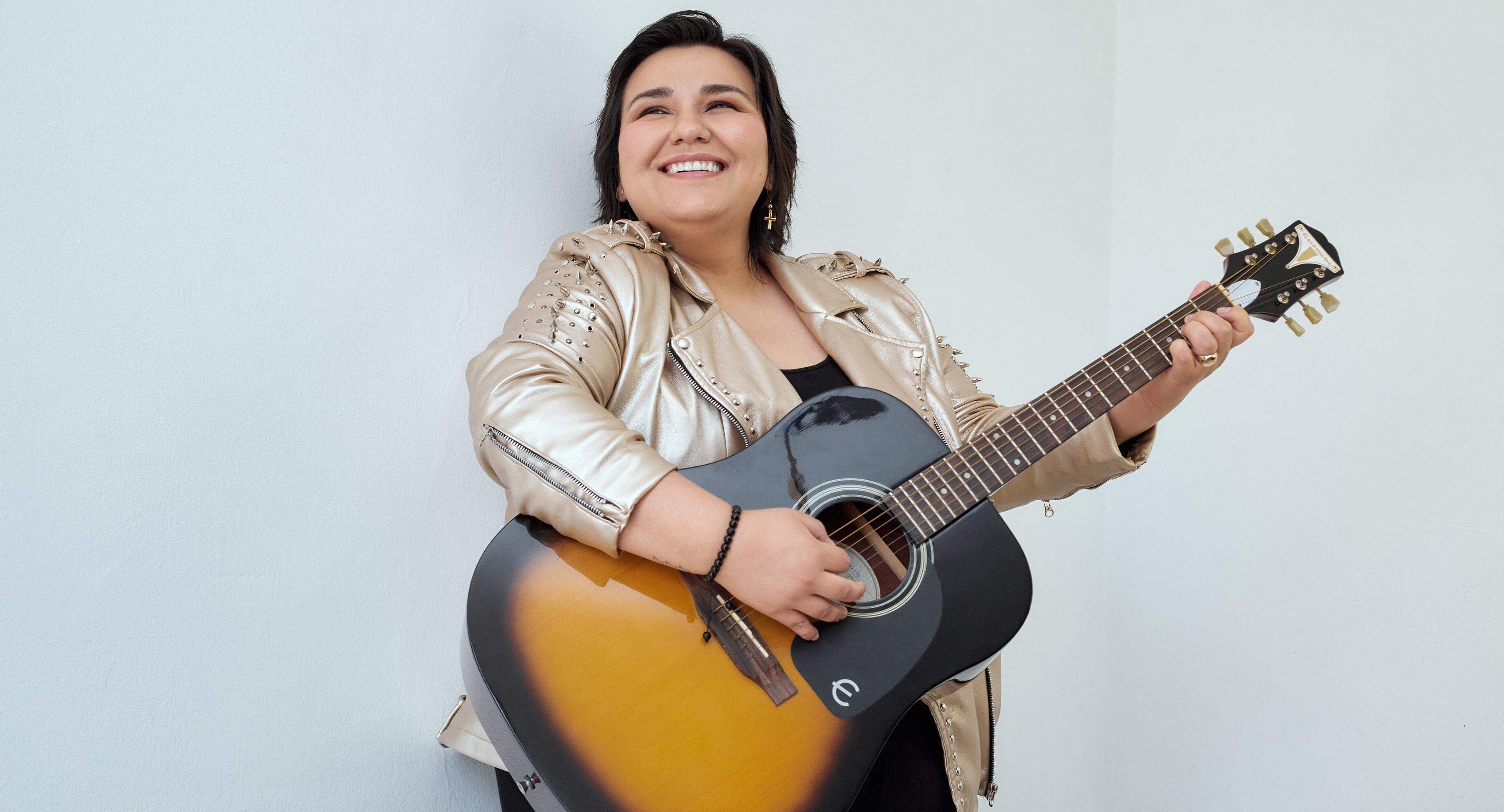 Cantautora peruana alista el lanzamiento de su primer álbum con temas inéditos.