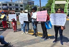 Rompen ventanas del colegio y padres protestan en Majes, Arequipa