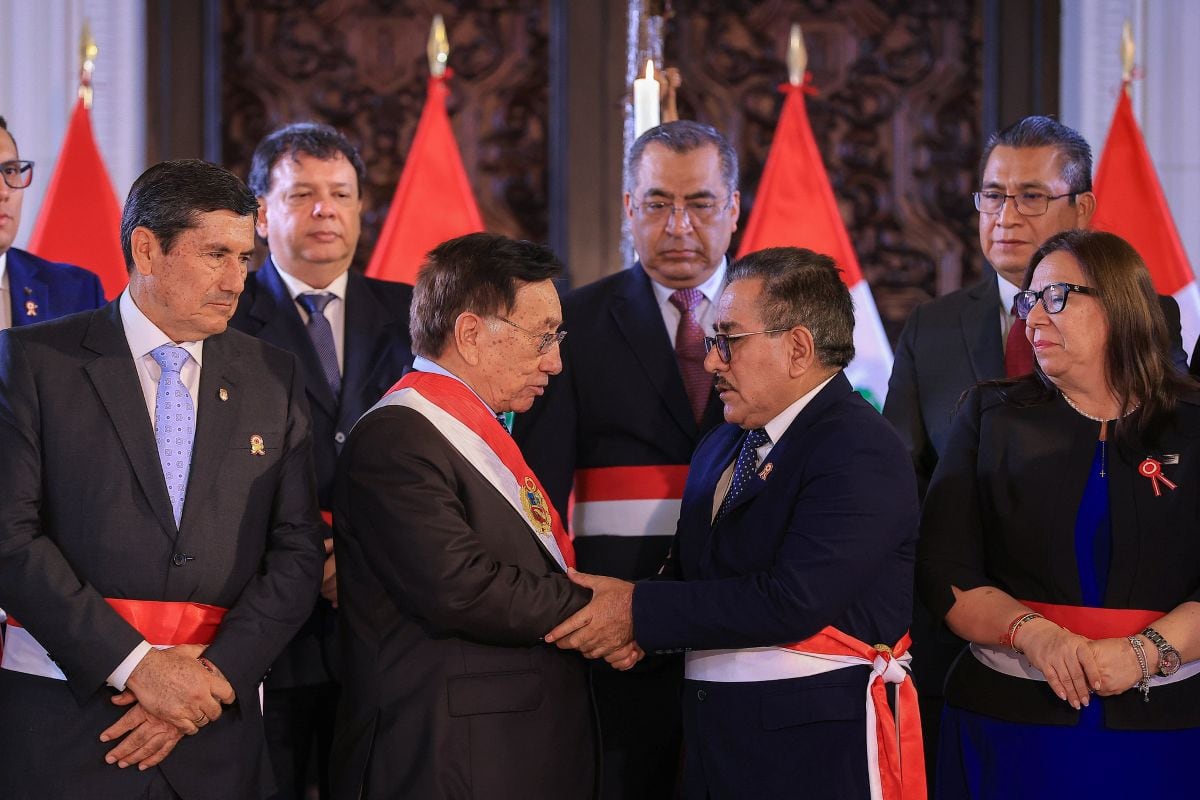 Jorge Marticorena formó parte de la bancada Perú Bicentenario, junto al hoy presidente José María Balcázar. Foto: Presidencia.