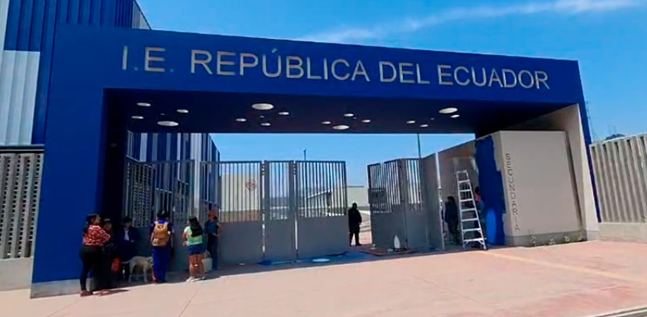 Docentes de la I.E. República del Ecuador, en Villa María del Triunfo, denunciaron amenazas de muerte vía WhatsApp para obligarlos a aprobar a todo un salón. Dos alumnos fueron detenidos. (Foto: Exitosa Noticias)