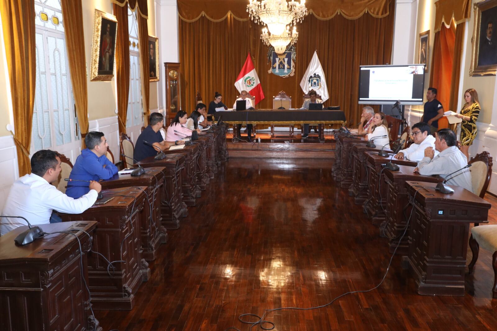 Los concejales utilizarán el tiempo para consultar al JNE la admisibilidad, procedencia y quórum de la solicitud de vacancia, con énfasis en la circunstancia de saber si los regidores que ejercen su derecho de defensa contra quien formula el pedido de vacancia también deben votar.